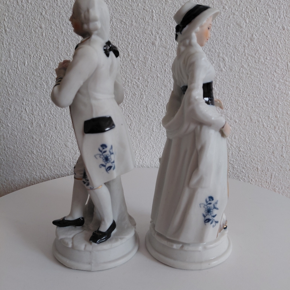 MC Courting Victorian Couple Figurines Matte Porcelain Unmarked - Picture 7 of 15